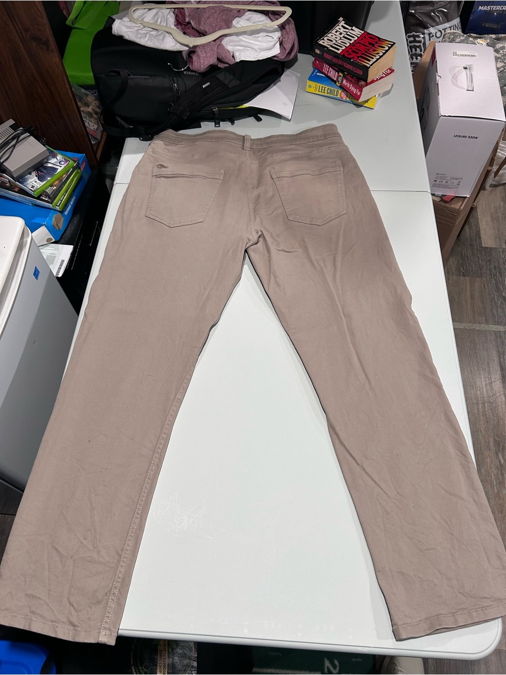 Men's Relaxed Fit Jeans in Light Taupe - Unbranded